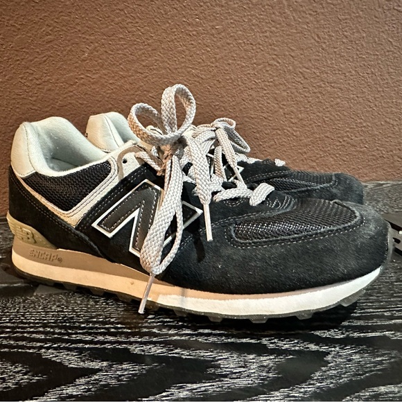 New Balance 574 - Picture 1 of 5